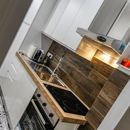 Apartament Tribunale Basement Mesyna