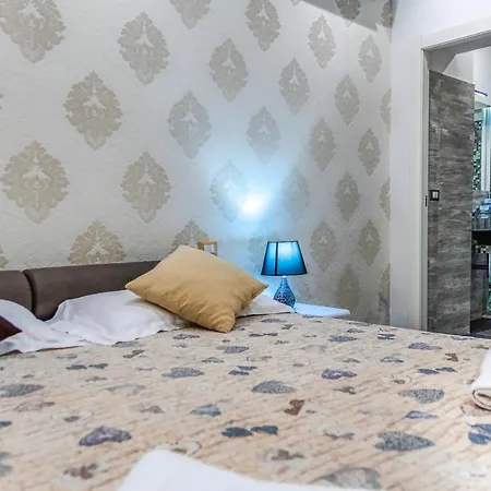 Apartament Tribunale Basement Mesyna